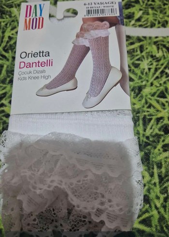 Beyaz Dantelli Çocuk Dizaltı Çorap