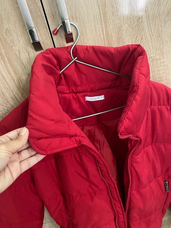 Kırmızı mont - Görsel 2