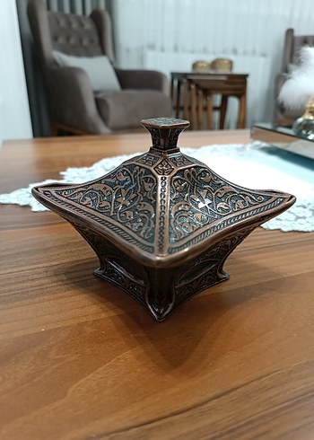 Koyu Kahverengi Detaylı bakır Dekoratif Vazo