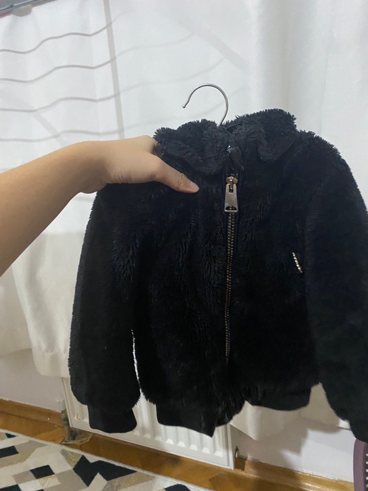 Kız Çocuk Siyah Kürk Detaylı Mont - Görsel 2