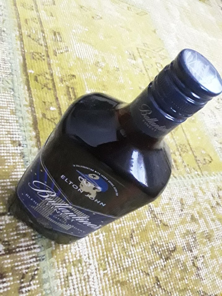 Ballantine's Finest Blended Scotch Whisky Şişesi - Görsel 3