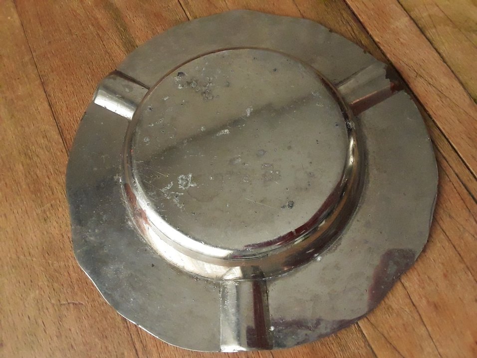 Klasik Gümüsümsü Metal Küllük - Görsel 2