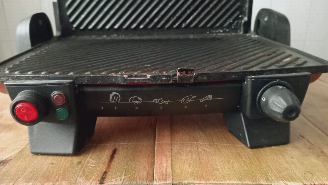 Arızalı Tefal Kırmızı Tost Makinesi - Görsel 2