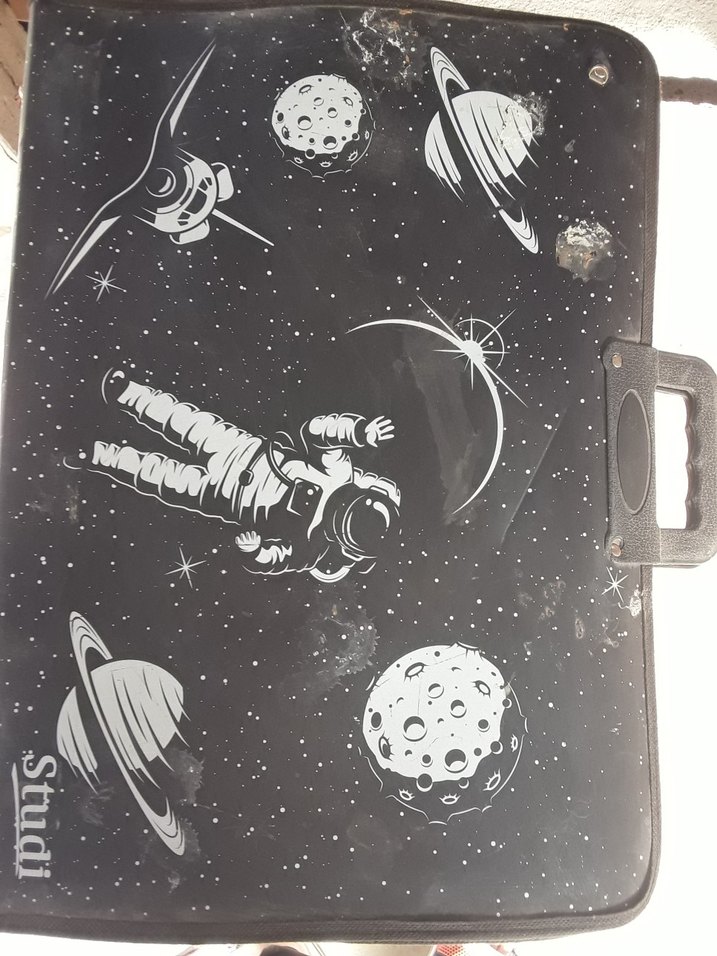 Astronot ve Gezegen Desenli Siyah Çocuk Sırt Çantası 40×50 - Görsel 2