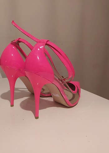 Pembe Stiletto Yılan Desenli Tokalı Kadın Ayakkabı - Görsel 2