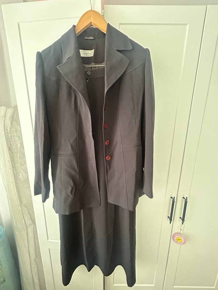 Düğmeli Uzun Gri Kadın Takım Elbise - Görsel 3