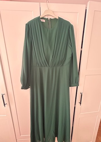 Piliseli V Yakalı Uzun Elbise - Görsel 2