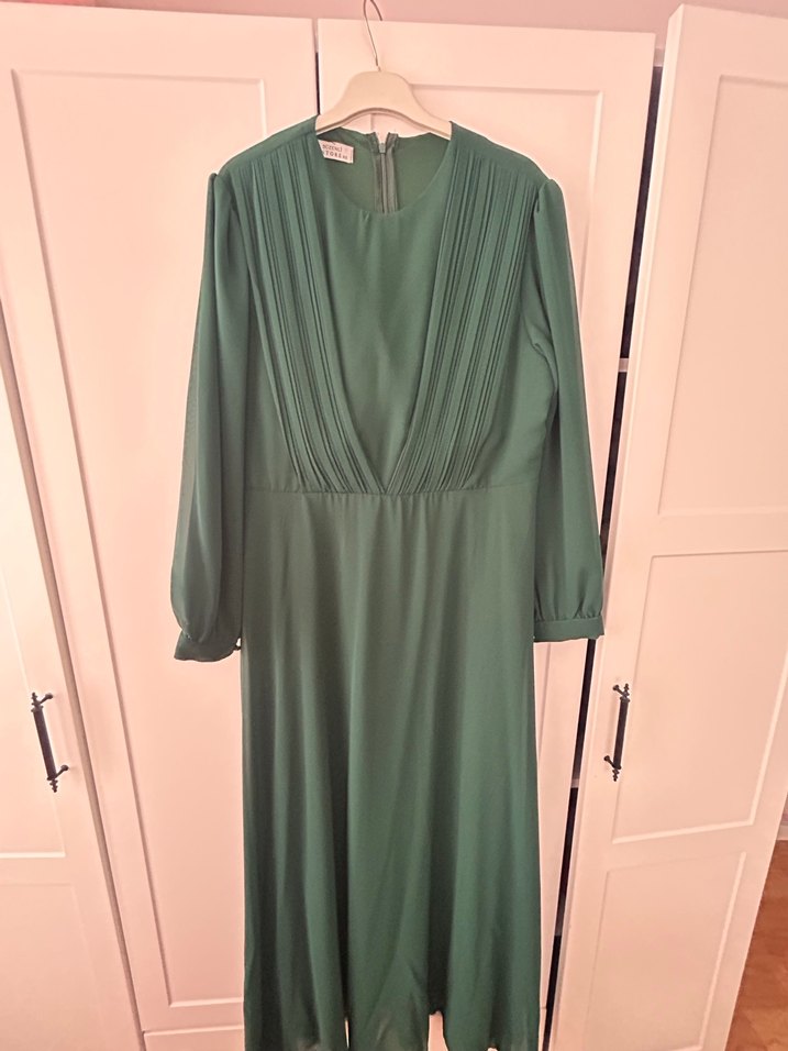 Piliseli V Yakalı Uzun Elbise - Görsel 2