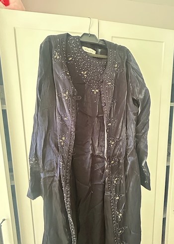 Uzun Kollu Siyah Nakışlı Gotik Elbise - Görsel 3