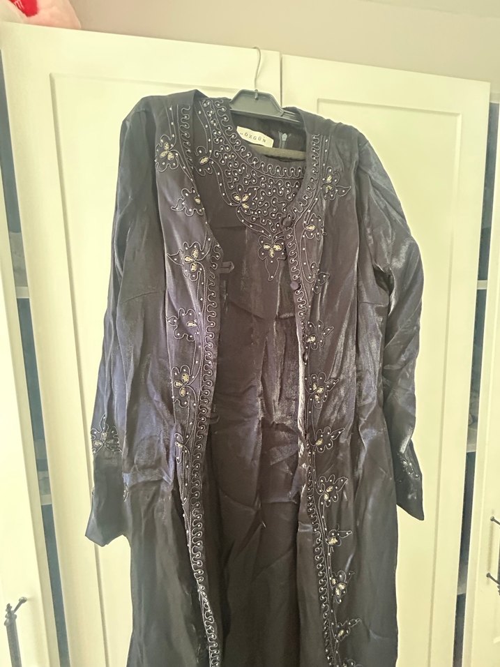 Uzun Kollu Siyah Nakışlı Gotik Elbise - Görsel 3