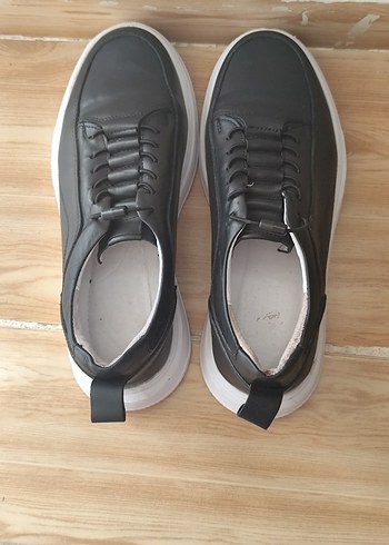 Diğer Siyah Deri Sneaker Siklik Ve Rahatlik Bir Arada