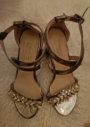 37 Beden Altın Renkli Tokalı Stiletto Kadın Abiye Ayakkabı