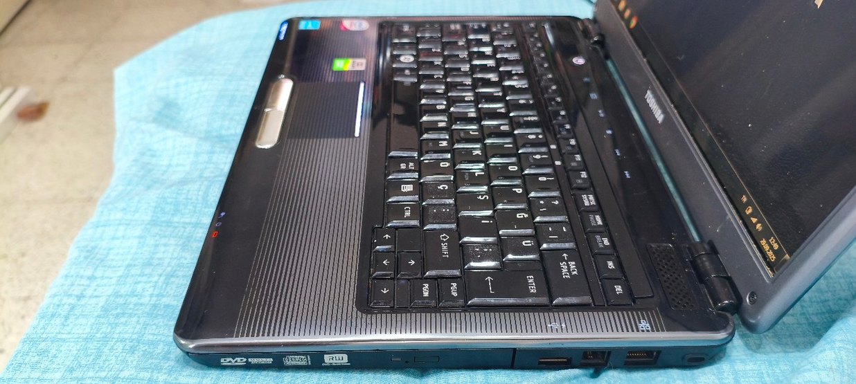 TOSHİBA U400 PRO..13.3 İNC. İS VE OFİS LAPTOBU..TEMİZ SORUNSUZ. - Görsel 5