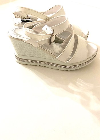 Beyaz Dolgu Topuklu Kadın Gelin Ayakkabısı - Görsel 3