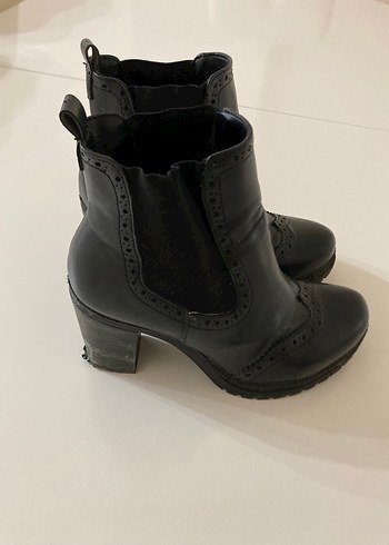 39 Beden Siyah Deri Kadın Gotik Dolgu Topuklu Bot