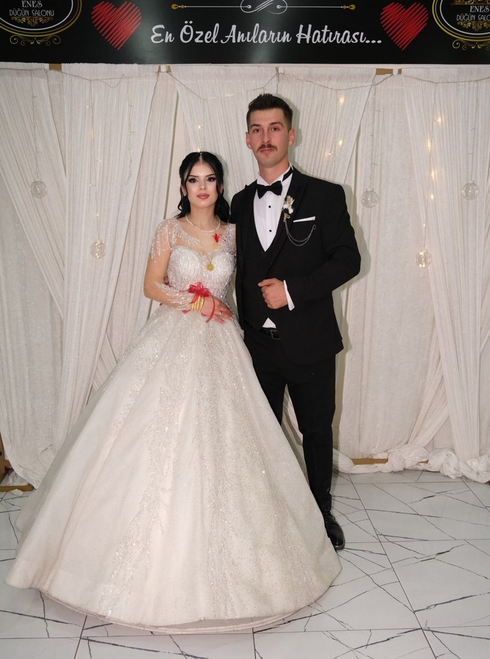 Gelinlik fiyatları malum uygun fiyata kaçırılmayacak bir model - Görsel 3