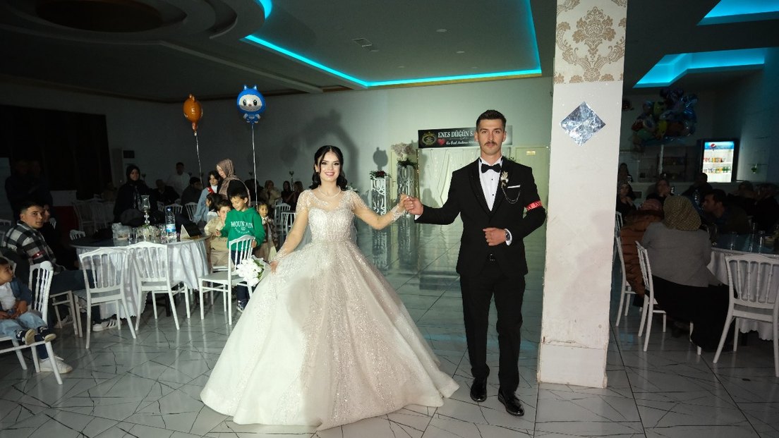 Gelinlik fiyatları malum uygun fiyata kaçırılmayacak bir model - Görsel 2