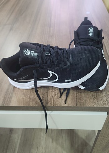 Nike Siyah Bağcıklı Kadın Spor Ayakkabısı