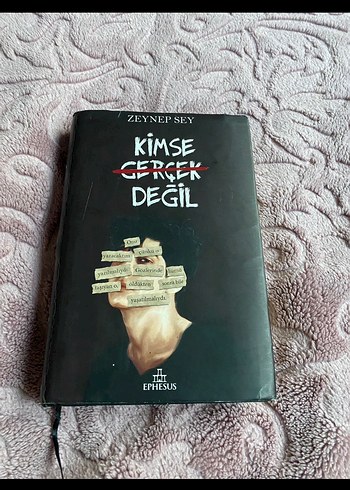 Kimse Gerçek Değil - Zeynep Sey