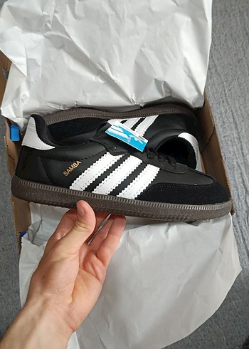 Siyah Beyaz Spor Ayakkabı Velcro