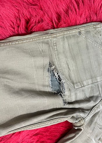 Colin's Grunge Tarzı Gri Yırtık Denim Şort