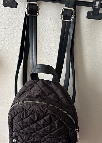 Pull and Bear Pembe Püsküllü Kadın Sırt Çantası - Görsel 2