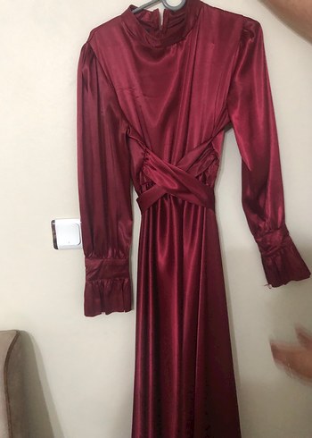 Bordo Uzun Saten Elbise Yüksek Yakalı