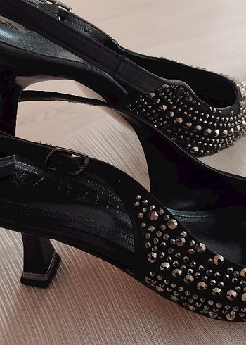 Tokalı Siyah Taşlı Stiletto Topuklu Kadın Ayakkabı