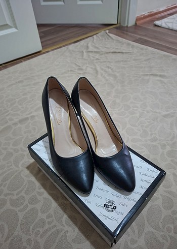 Siyah Stiletto Kadın Topuklu Ayakkabı