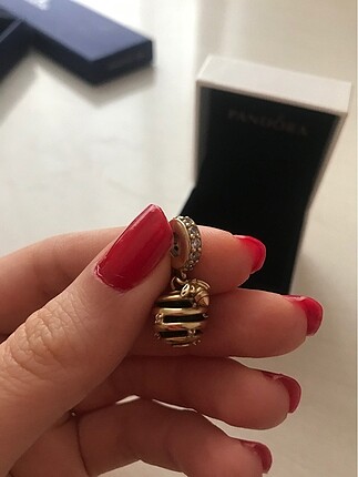 Pandora altın rengi charm