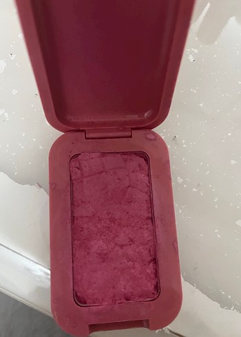 NYX Buttermelt Açık Pembe Allık - Görsel 2