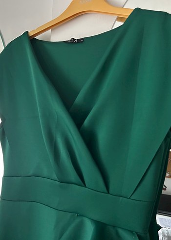 Yeşil V Yaka Fırfırlı Uzun Abiye Elbise - Görsel 6