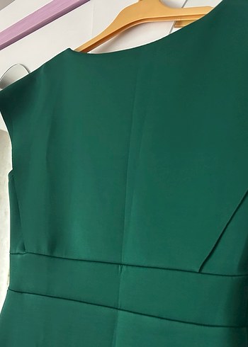 Yeşil V Yaka Fırfırlı Uzun Abiye Elbise - Görsel 4