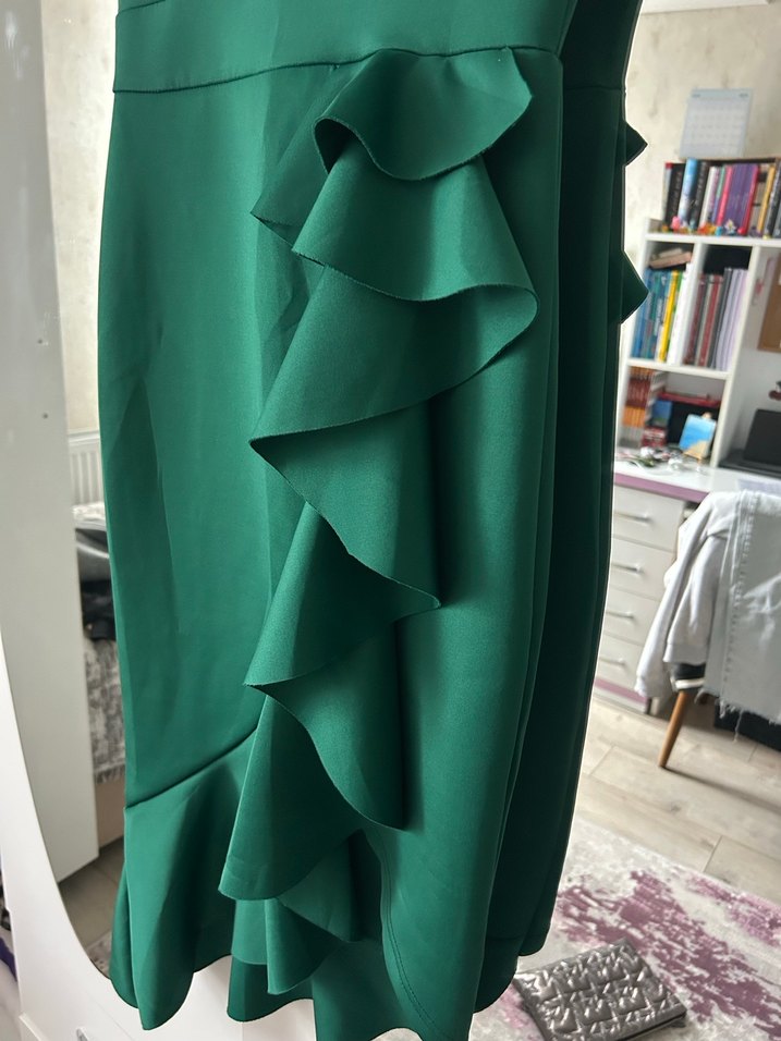 Yeşil V Yaka Fırfırlı Uzun Abiye Elbise - Görsel 5