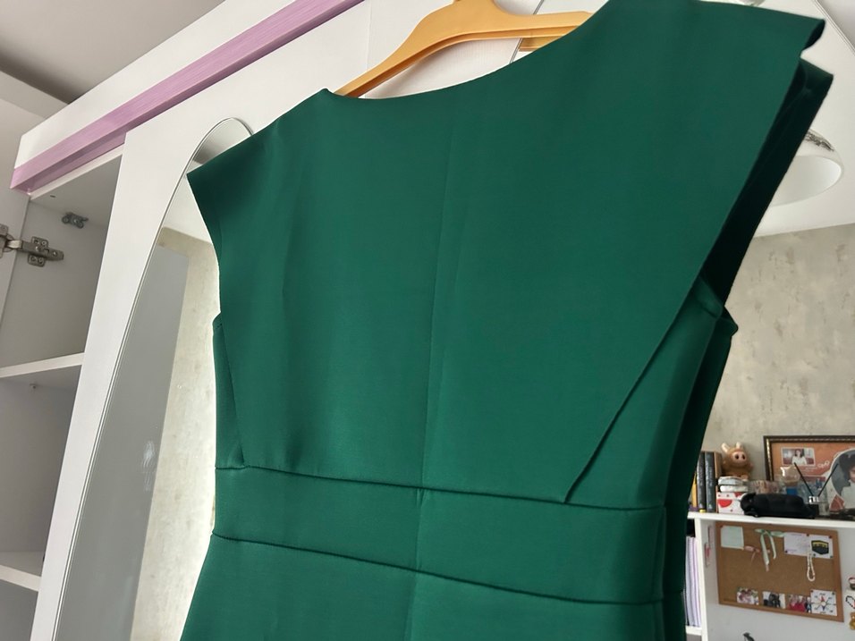 Yeşil V Yaka Fırfırlı Uzun Abiye Elbise - Görsel 4