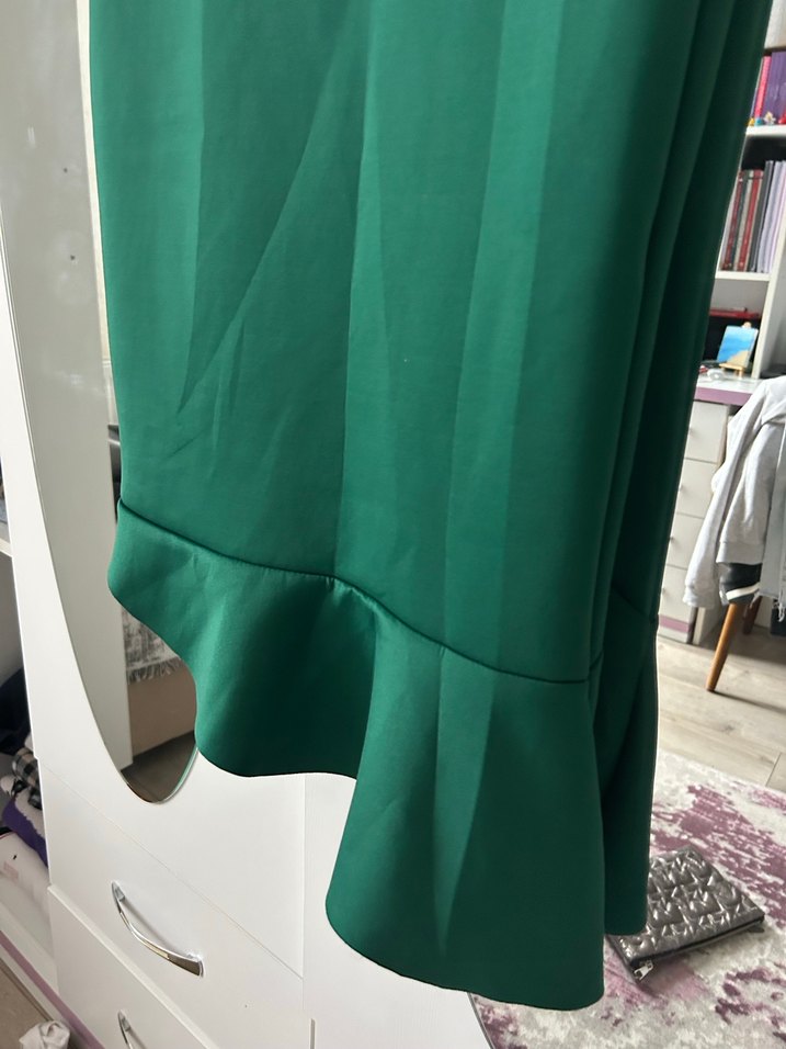 Yeşil V Yaka Fırfırlı Uzun Abiye Elbise - Görsel 3