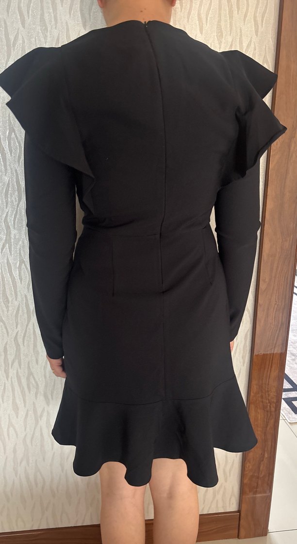 Siyah Fırfırlı Elbise - Görsel 4