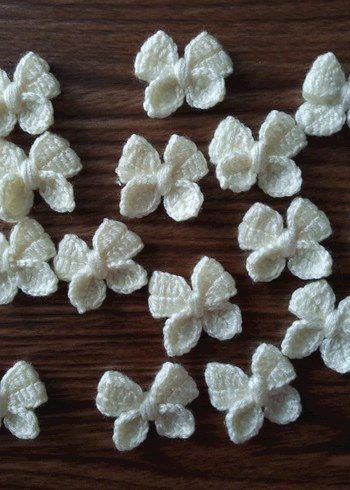 10 adet fiyatıdır Beyaz Örgü Fiyonk Motif Aksesuarı - Görsel 4