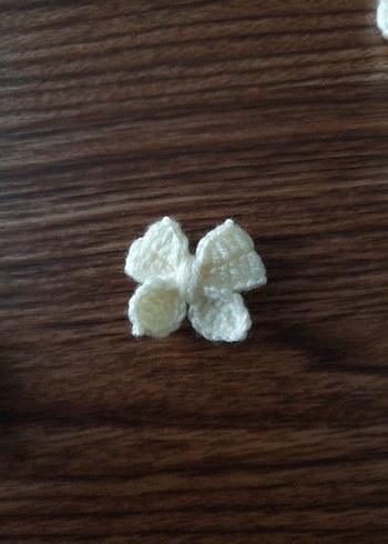 10 adet fiyatıdır Beyaz Örgü Fiyonk Motif Aksesuarı - Görsel 5