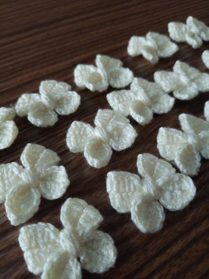 10 adet fiyatıdır Beyaz Örgü Fiyonk Motif Aksesuarı - Görsel 2