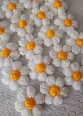 El Yapımı Beyaz Sarı Papatya Motifleri 10 adet fiyatıdır - Görsel 2