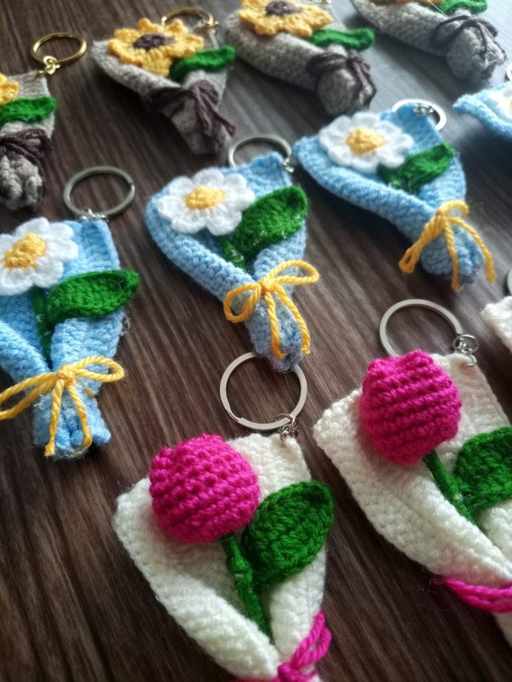 Adet fiyatıdır Renkli Örgü Çiçekli Bohem Anahtarlıklar - Görsel 2
