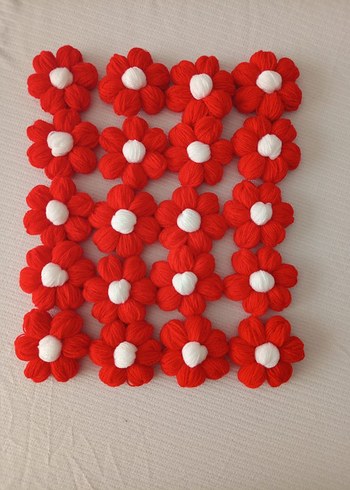 Kırmızı Beyaz El Yapımı Örgü Çiçekler 10 adet fiyatıdır - Görsel 3
