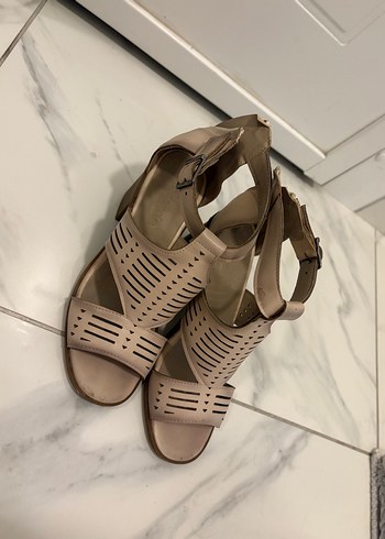39 Beden Bej Kadın Topuklu Sandalet Tokalı
