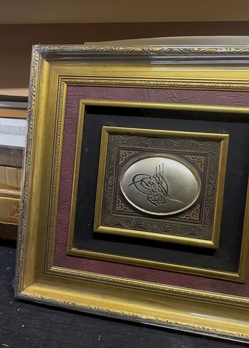 Altın Renkli Çerçeveli Sanatsal Tablo - Görsel 5