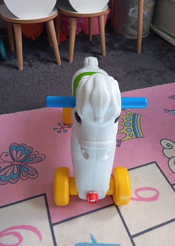 Beden Renkli Tekerlekli Beyaz At Oyuncağı