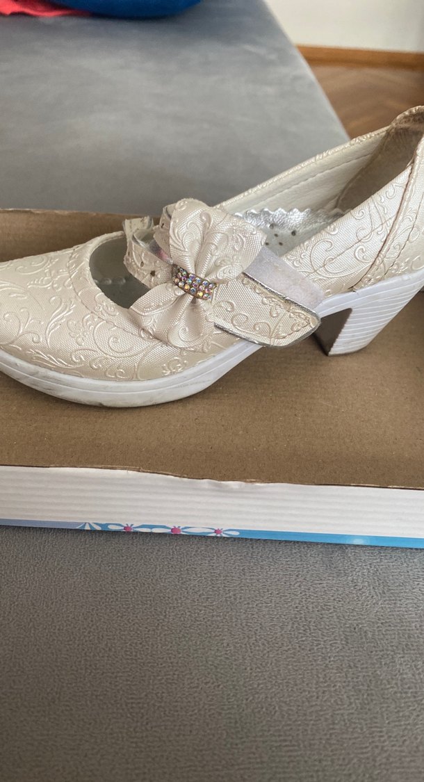Beyaz Nakışlı Kız Babet Ayakkabı - Görsel 2