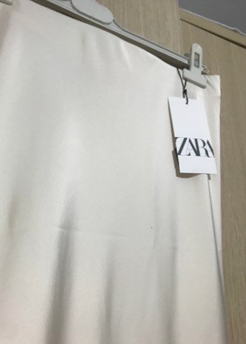 m Beden ZARA Saten krem midi boy etek