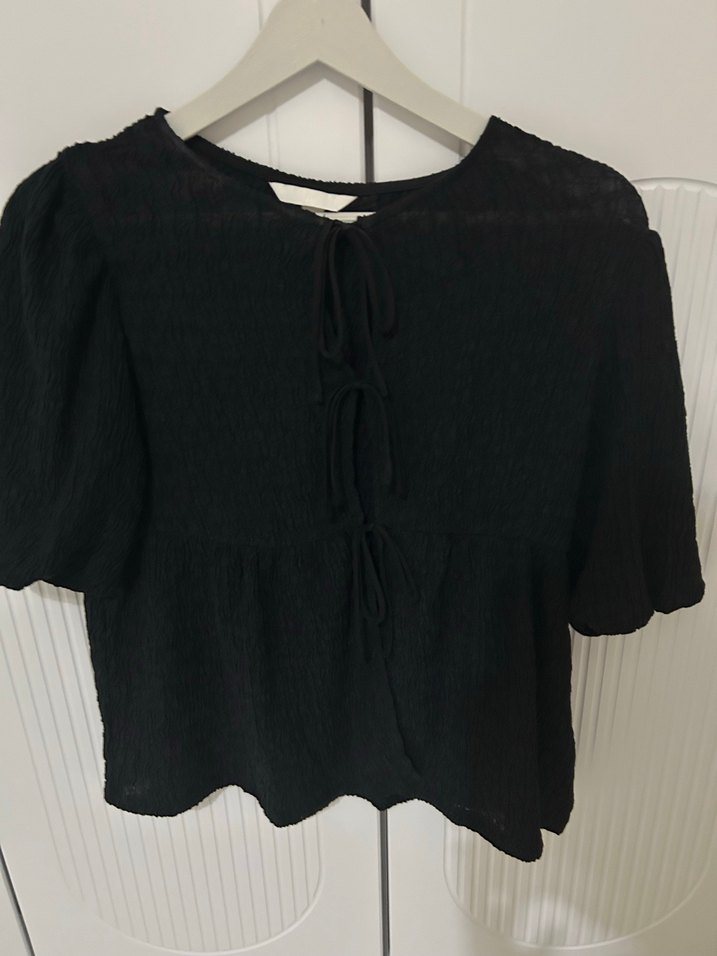 Kadın Siyah Keten V Yaka Fırfırlı Bluz - Görsel 2