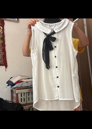 Düğmeli Beyaz Kolsuz Parisian Bluz